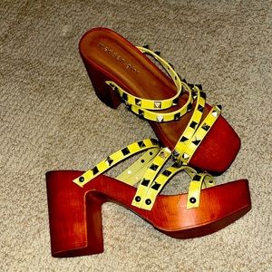 Madden Girl‎ yellow wooden platforms